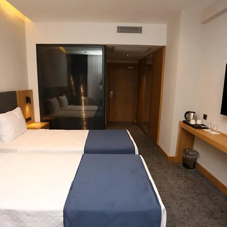 Derik Housetroya Hotel *