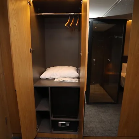 Hotel Derik Housetroya