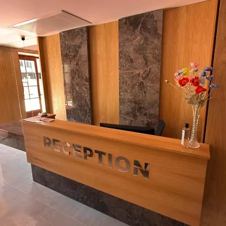 Derik Housetroya Hotel