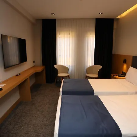 Hotel Derik Housetroya *